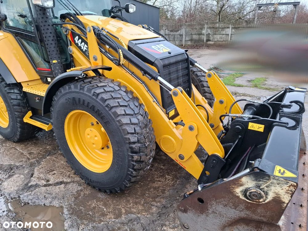 Caterpillar 444F2 - 17