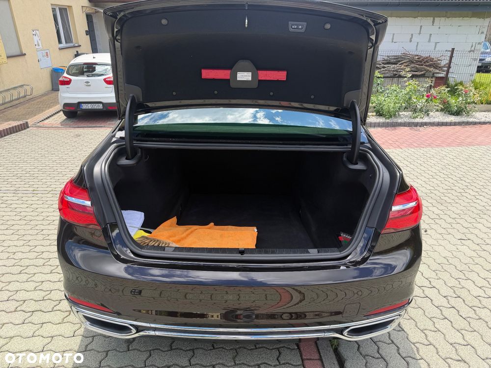 BMW Seria 7 750Li xDrive - 29