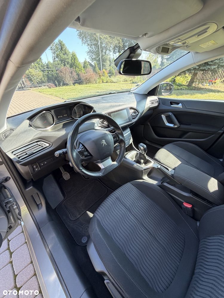 Peugeot 308 - 8