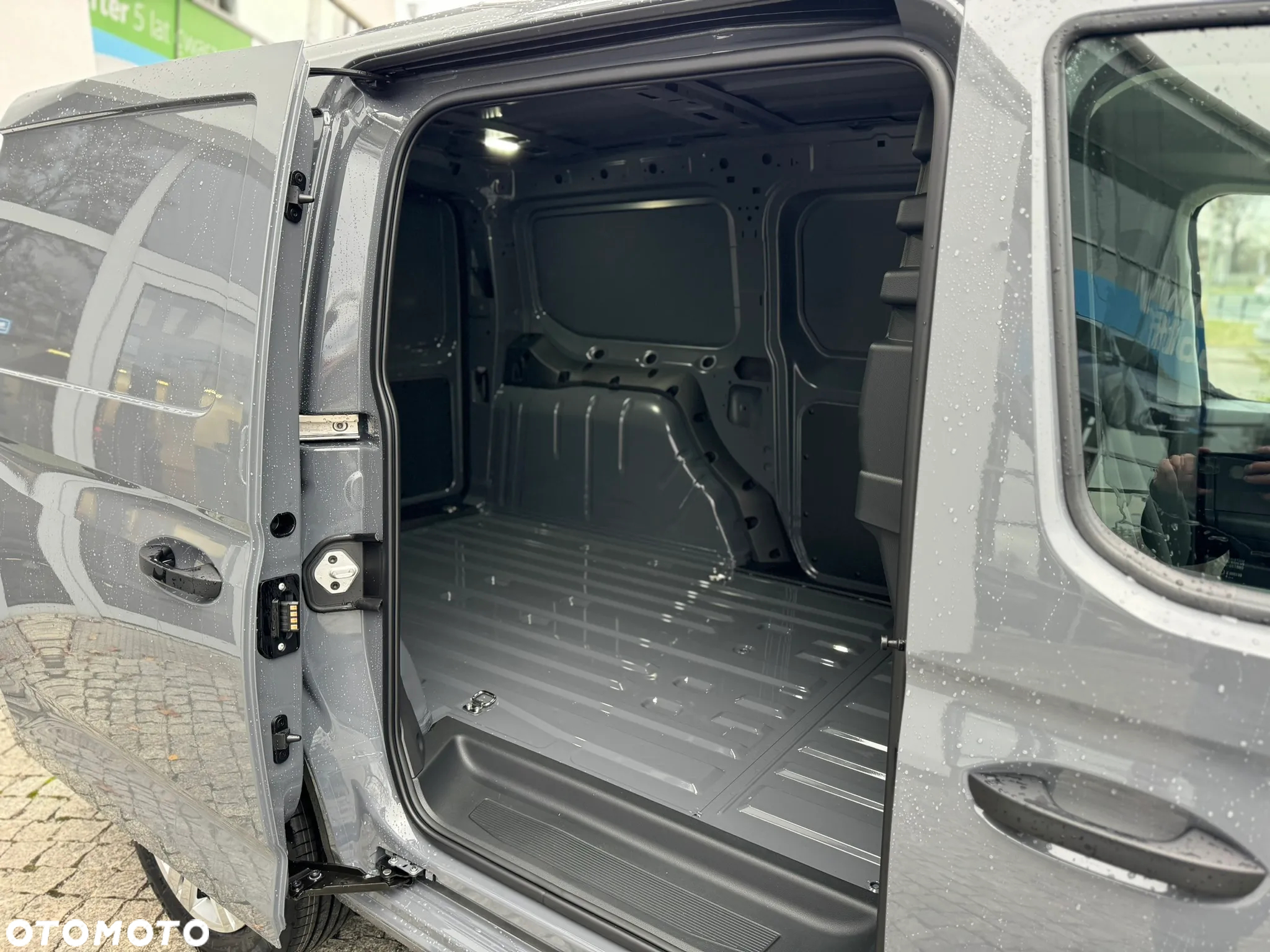 Volkswagen Caddy Maxi Cargo - 5