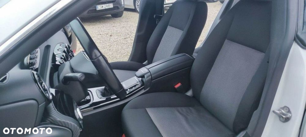 Mercedes-Benz CLA - 10