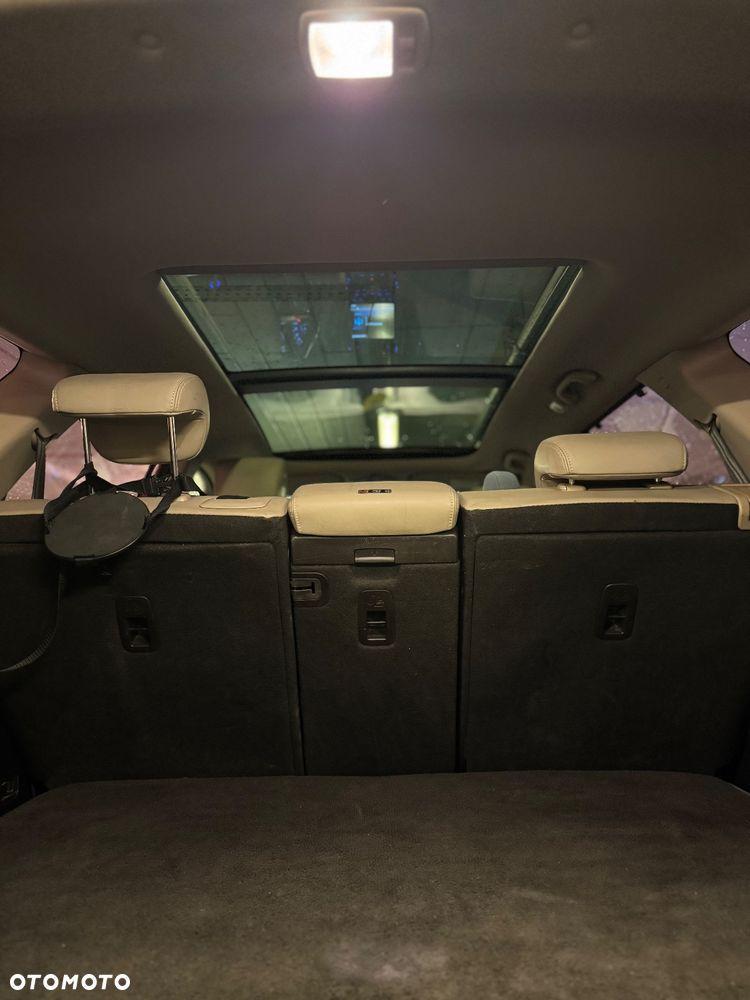Hyundai Grand Santa Fe - 16