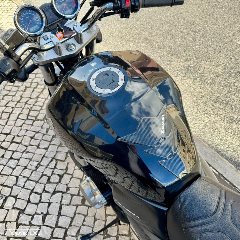 Suzuki GSX 1400 - 21