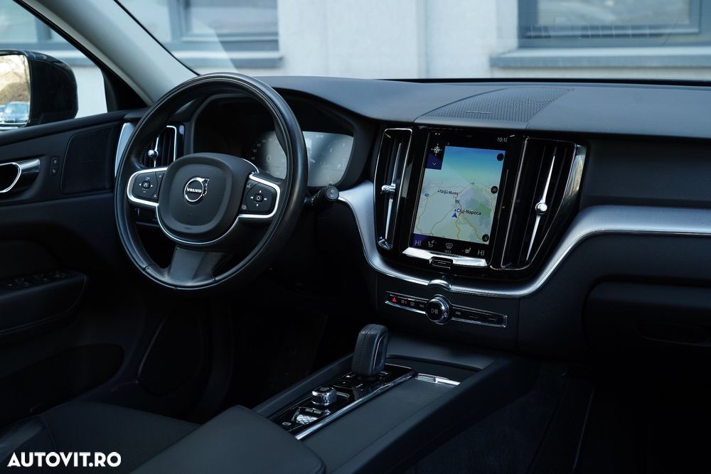 Volvo XC 60 B4 MHEV AT8 AWD Momentum Pro - 24