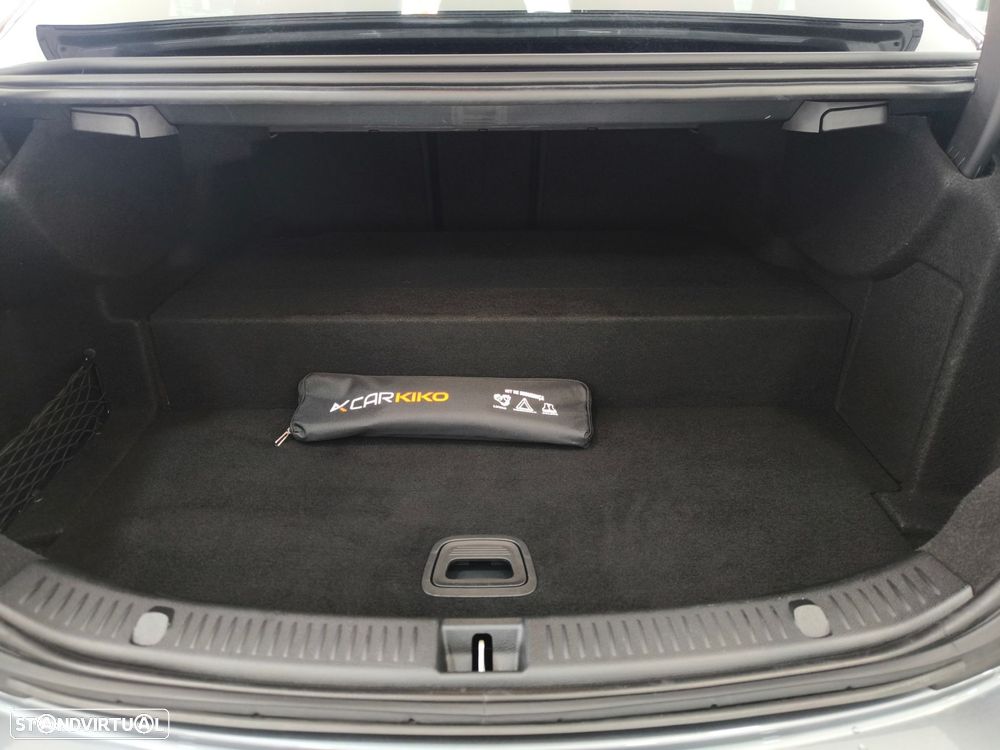 Mercedes-Benz E 300 de AMG Line - 26