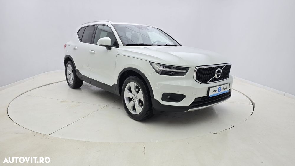 Volvo XC 40 T3 AT8 Momentum Pro - 5