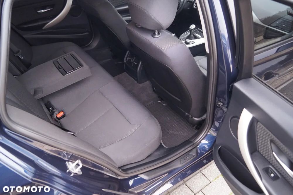 BMW Seria 3 318d DPF Edition Exclusive - 30