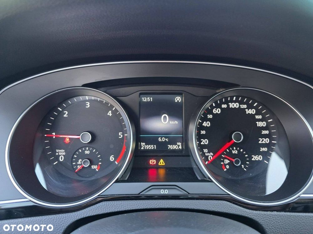 Volkswagen Passat - 10