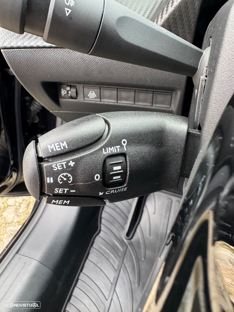 Peugeot e-208 Style - 16