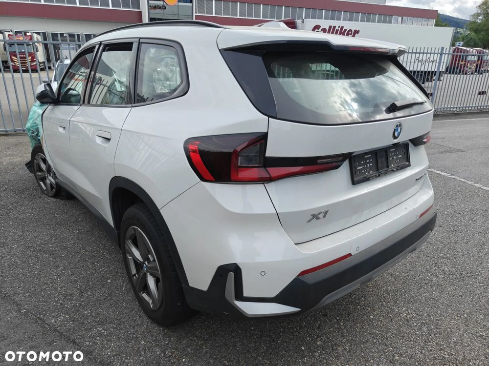 BMW X1 xDrive23i mHEV - 6