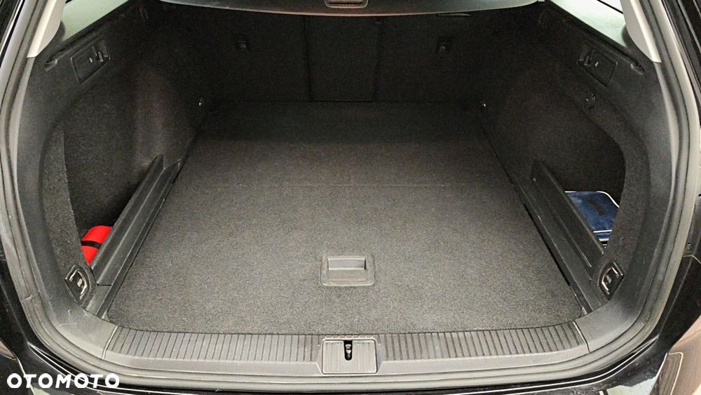 Volkswagen Passat - 11