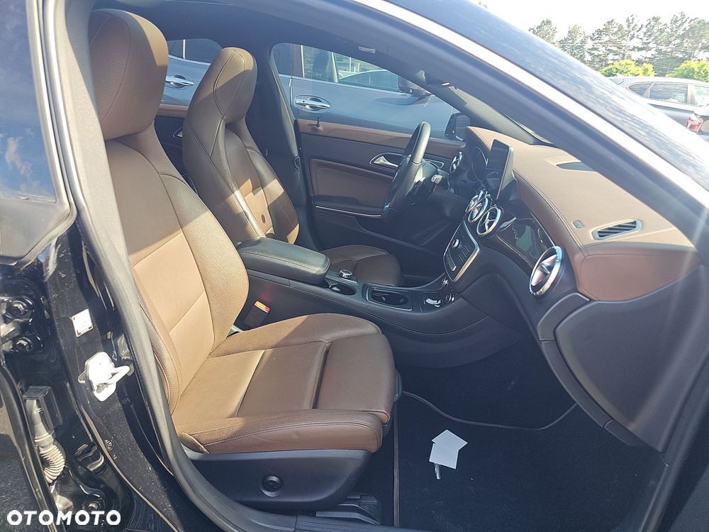 Mercedes-Benz CLA 250 4Matic 7G-DCT AMG Line - 13