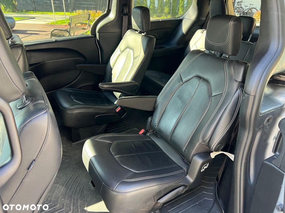 Chrysler Pacifica - 21