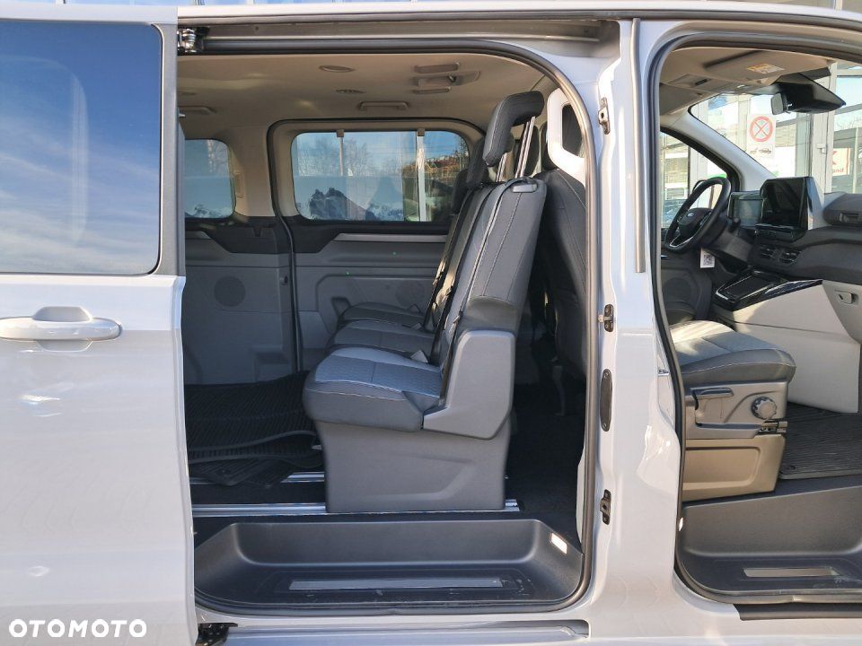 Ford Tourneo Custom - 19
