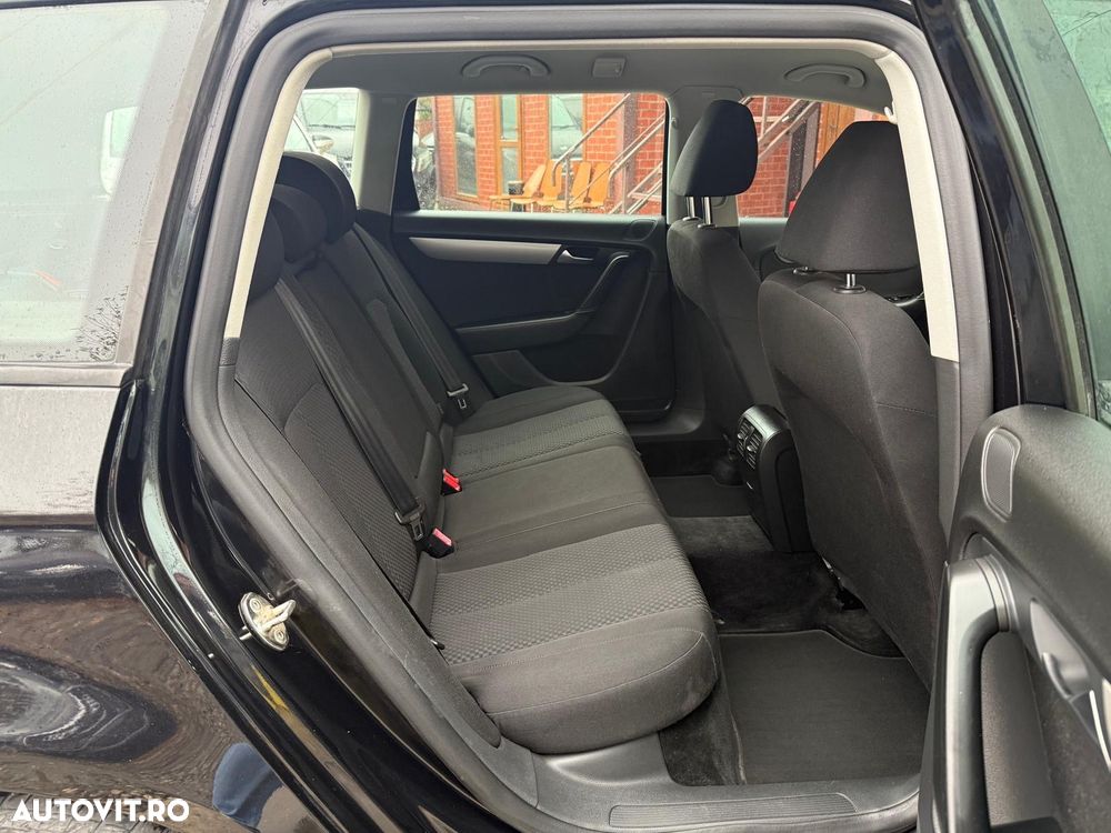 Volkswagen Passat - 31