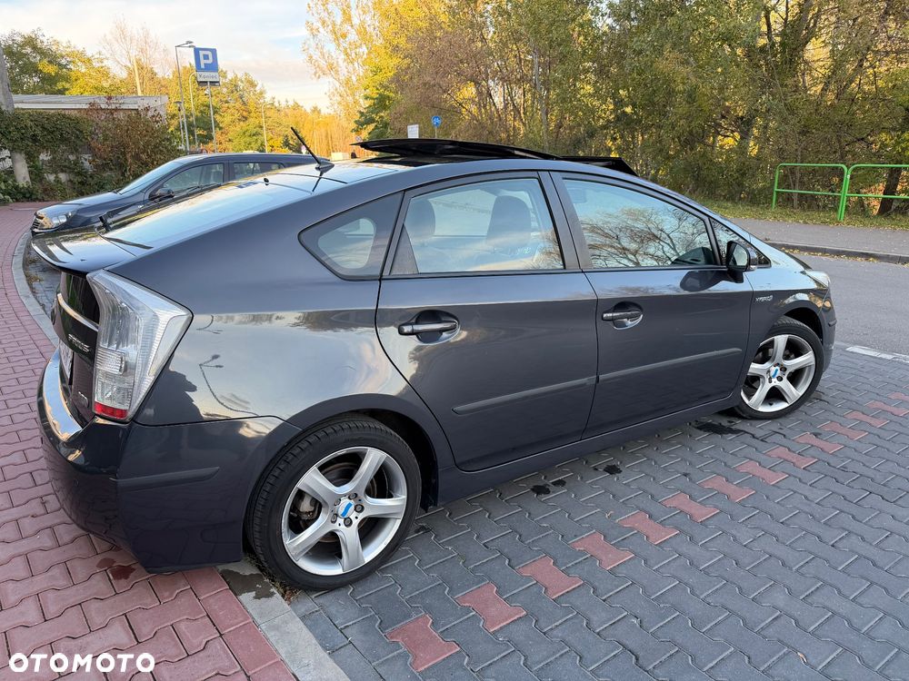Toyota Prius (Hybrid) Executive - 4