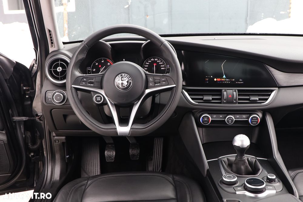 Alfa Romeo Giulia 2.2 - 5