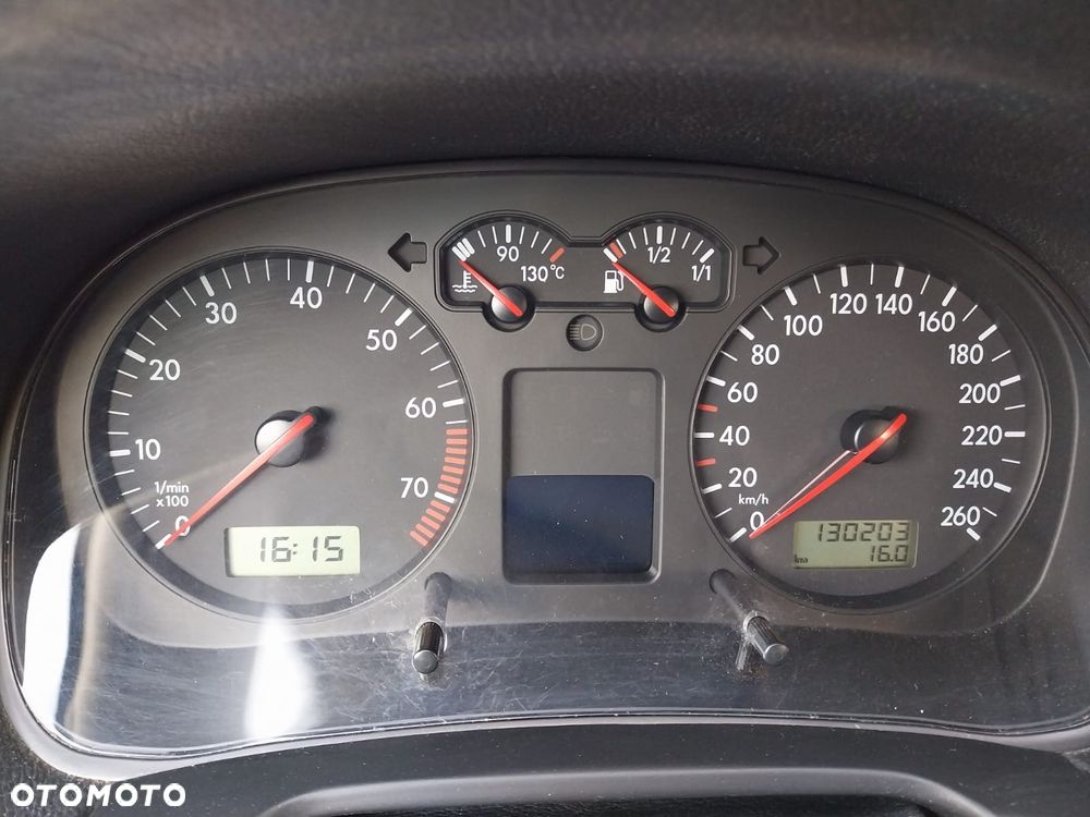 Volkswagen Golf 1.6 FSI Trendline - 9