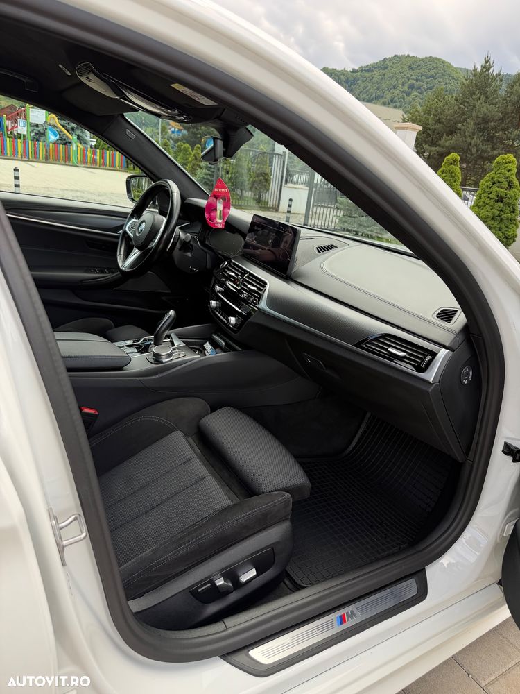 BMW Seria 5 530e xDrive Aut. - 13