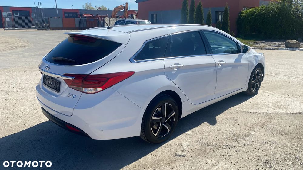 Hyundai i40 Kombi blue 1.6 Family+ - 8