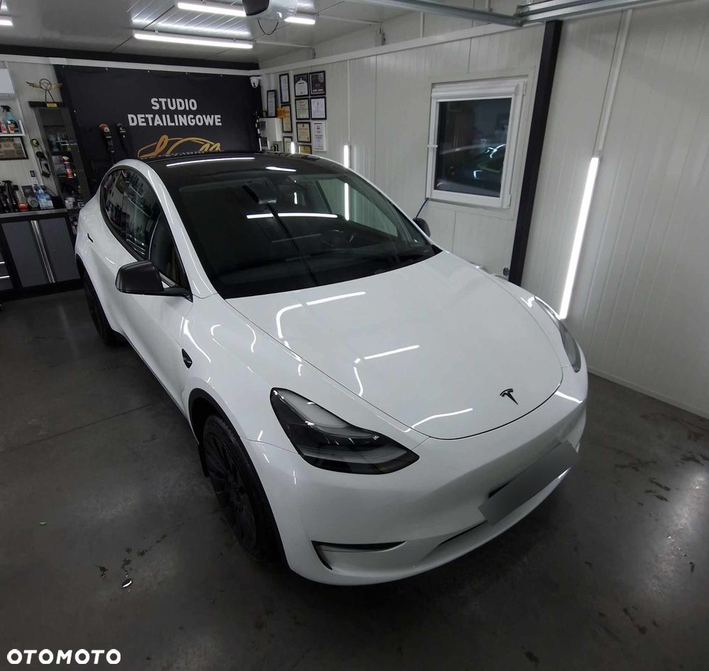 Tesla Model Y Long Range AWD - 38