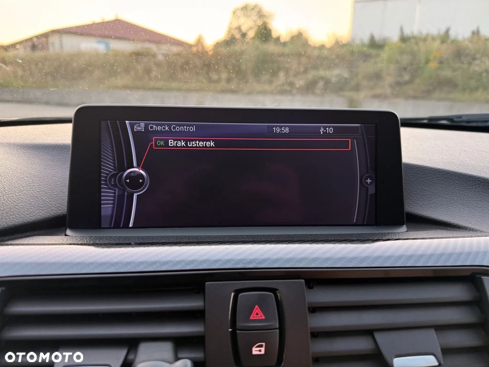 BMW Seria 3 335i xDrive Sport Line - 24