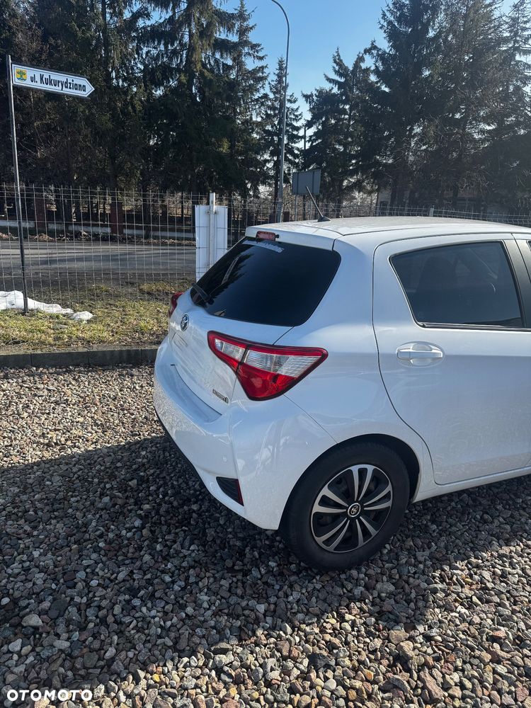 Toyota Yaris Hybrid 100 Life - 3