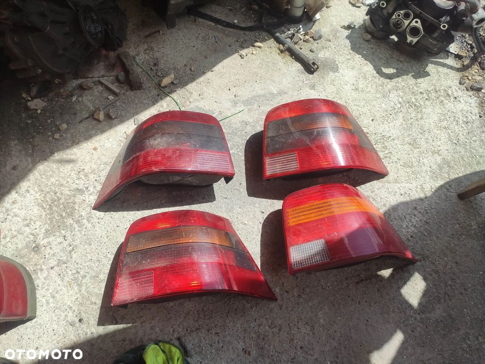 Lampa Prawy Lewy tył Vw Golf IV H/B z listwą żar - 1