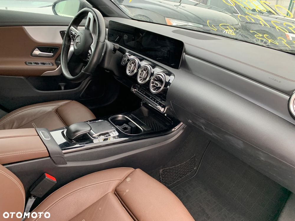 Mercedes-Benz CLA 250 4Matic 7G-DCT - 10