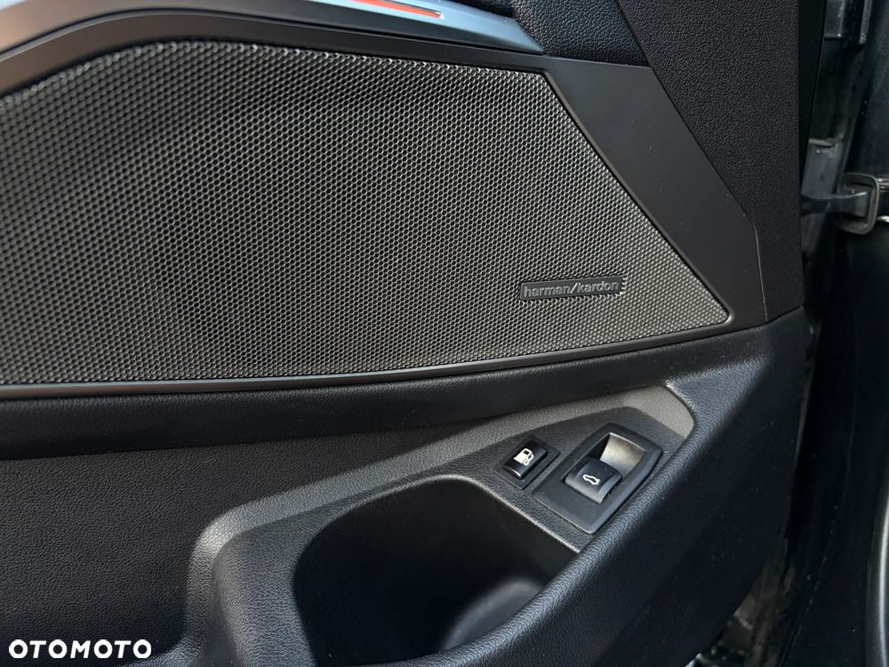 BMW Seria 3 330e M Sport - 27