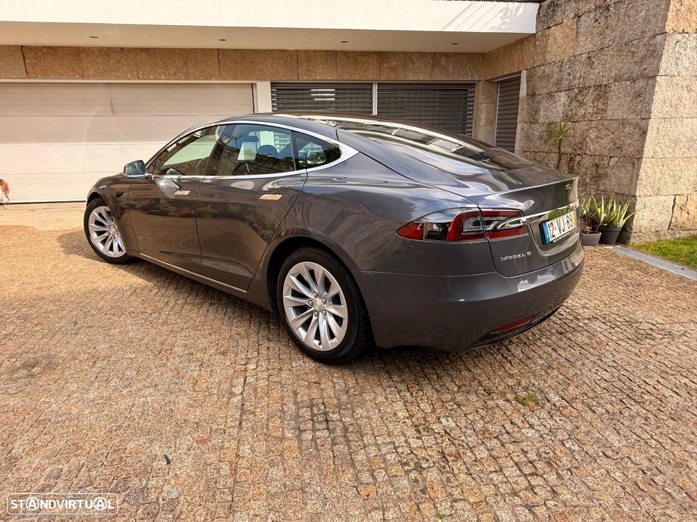 Tesla Model S - 5
