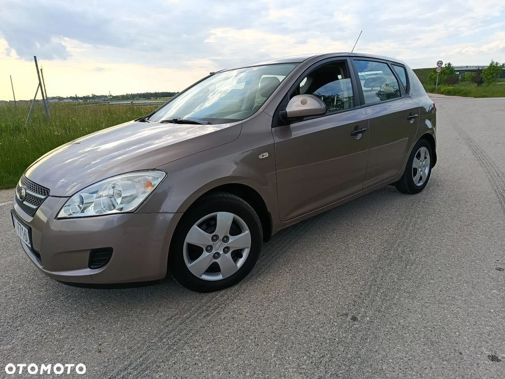 Kia Ceed 1.4 CVVT LX Basis - 2