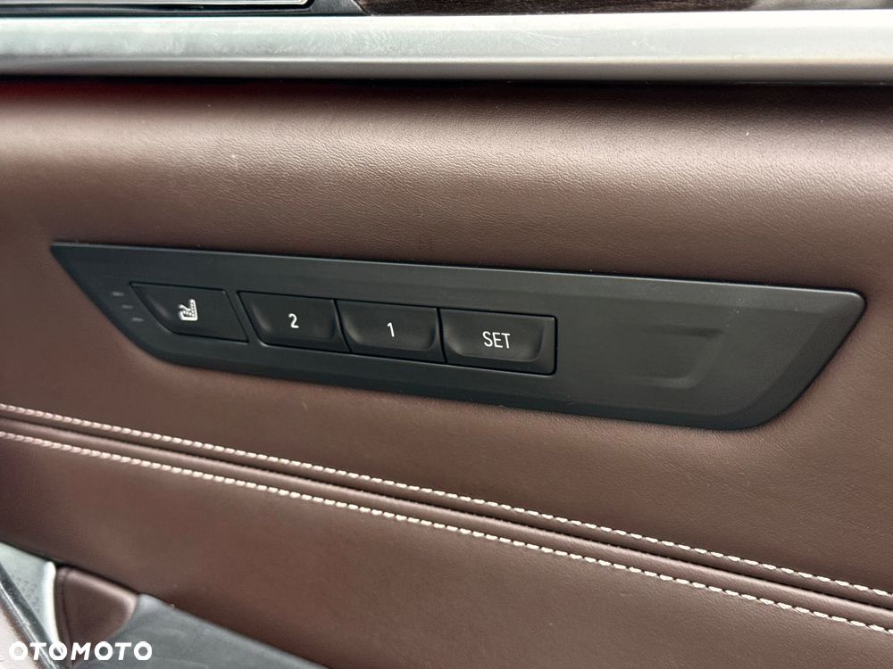 BMW Seria 5 530i Luxury Line - 23