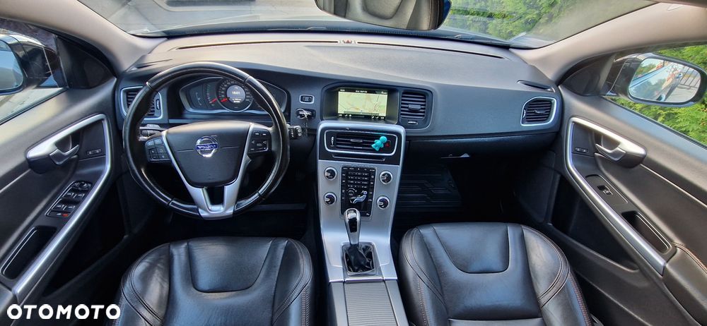 Volvo V60 Cross Country - 10