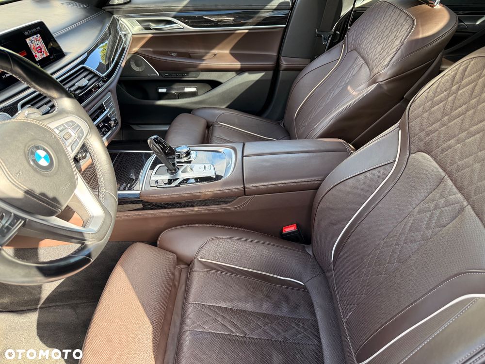 BMW Seria 7 750Li - 29