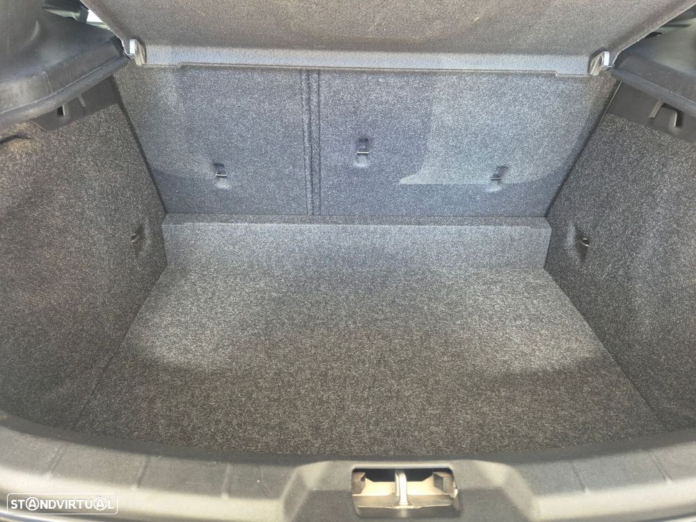 Volvo V40 2.0 D2 R-Design - 27