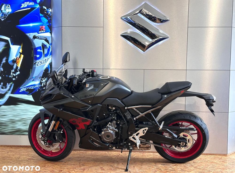 Suzuki GSX - 8