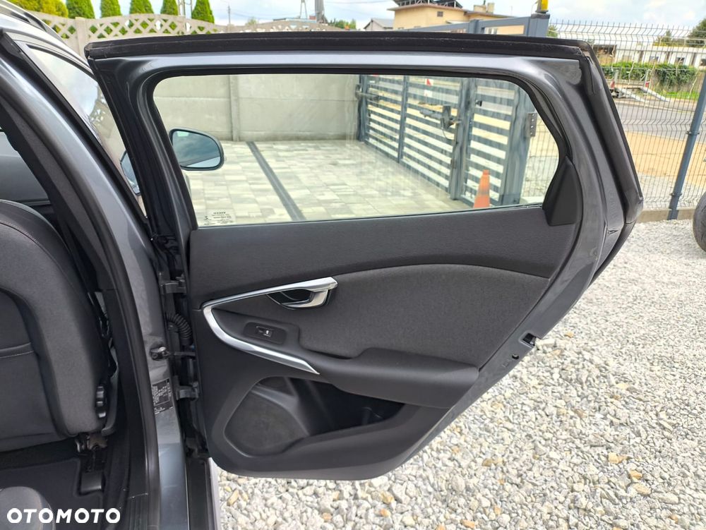 Volvo V40 D3 Momentum - 24