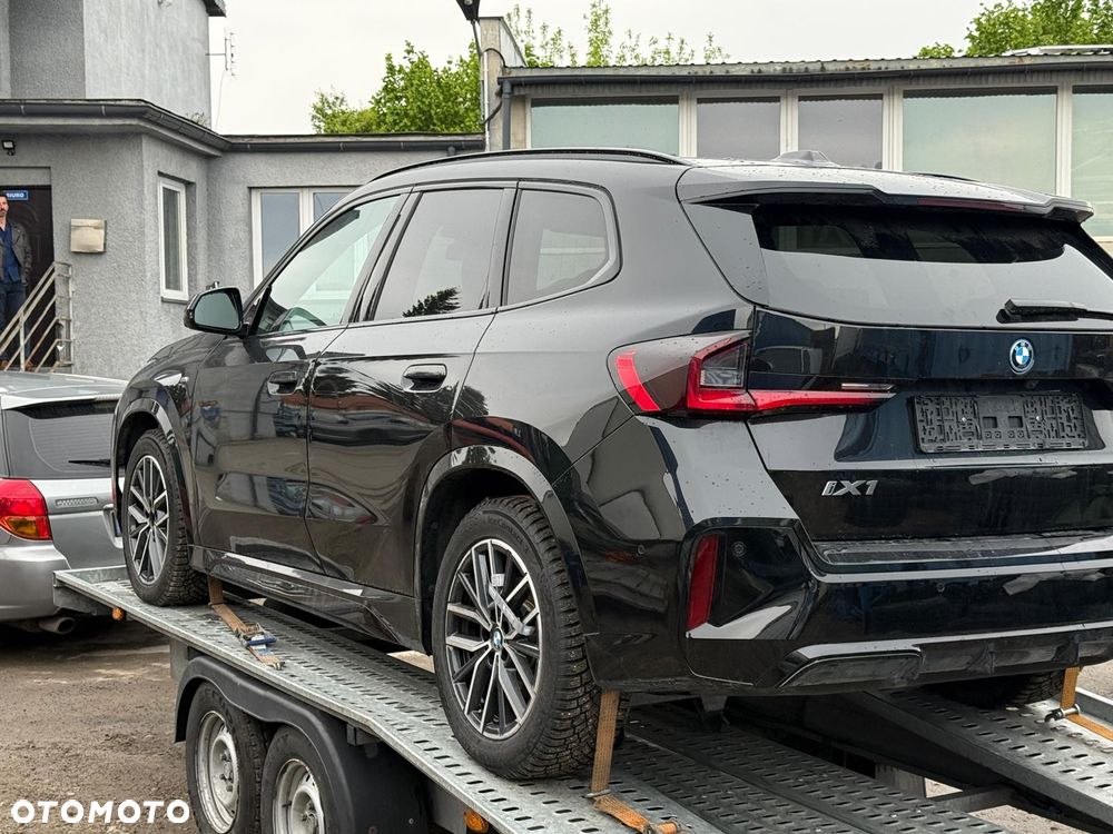 BMW iX1 xDrive30 M Sportpaket - 2
