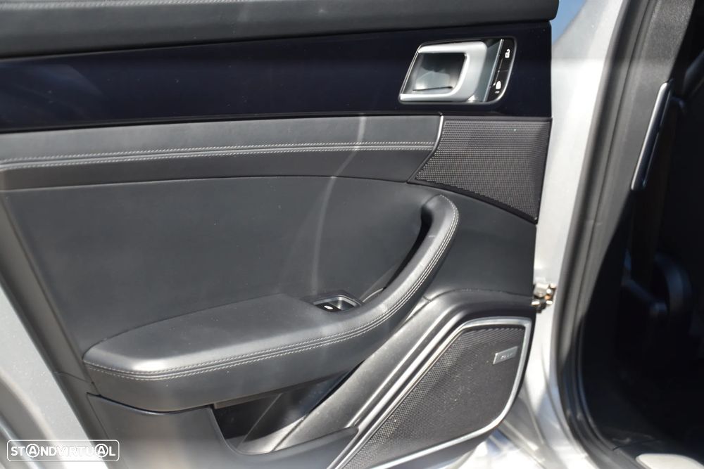 Porsche Panamera 4 E-Hybrid Platinum Edition com PDLS - 24
