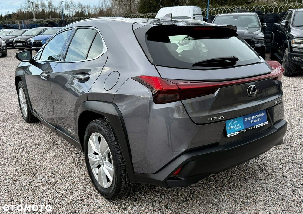 Lexus UX - 4