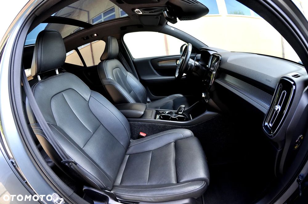 Volvo XC 40 D4 AWD Geartronic R-Design - 27