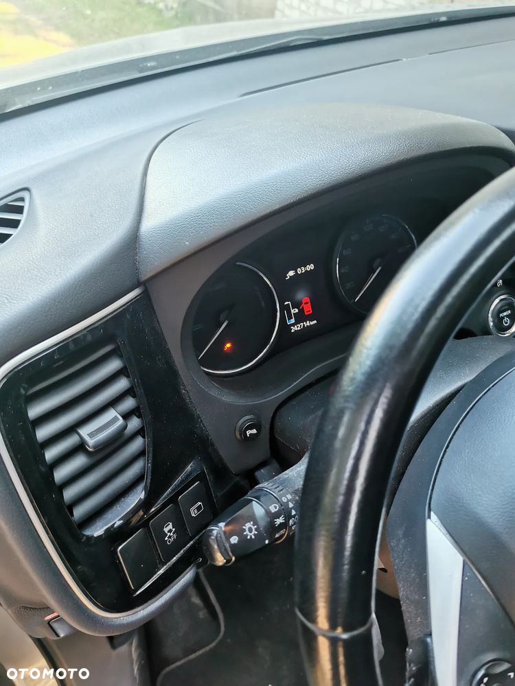 Mitsubishi Outlander 2.0 4WD Plus - 20