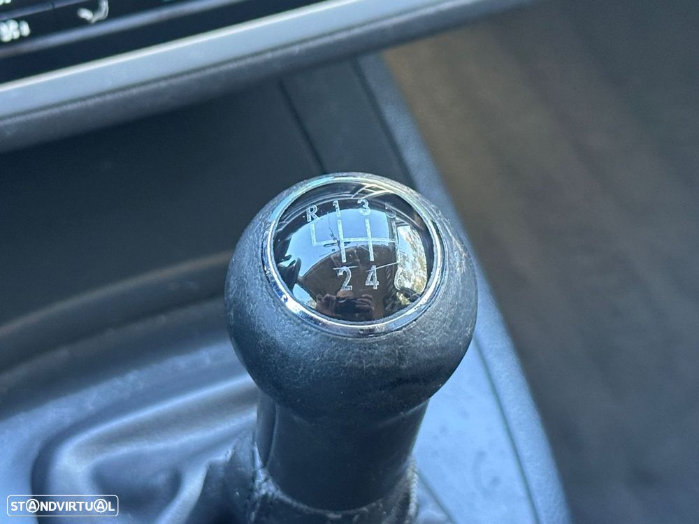 Ford Galaxy 1.9 TDi Ghia - 23