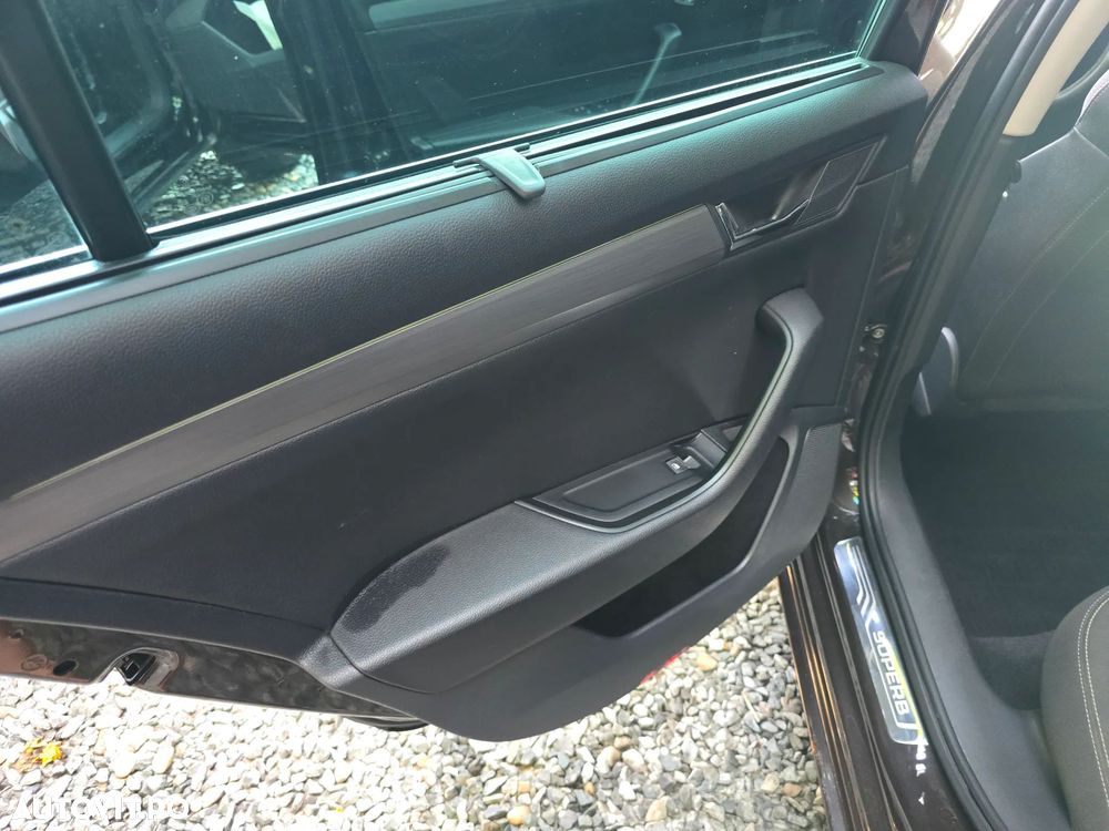 Skoda Superb 2.0 TDI DSG Ambition - 15
