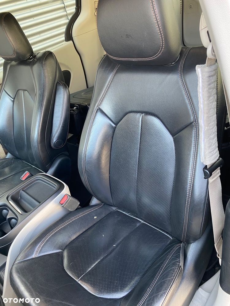 Chrysler Pacifica - 19