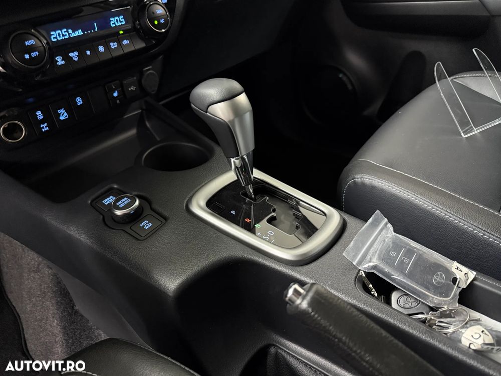Toyota Hilux 2.8D 204CP 4x4 Double Cab AT Executive - 17