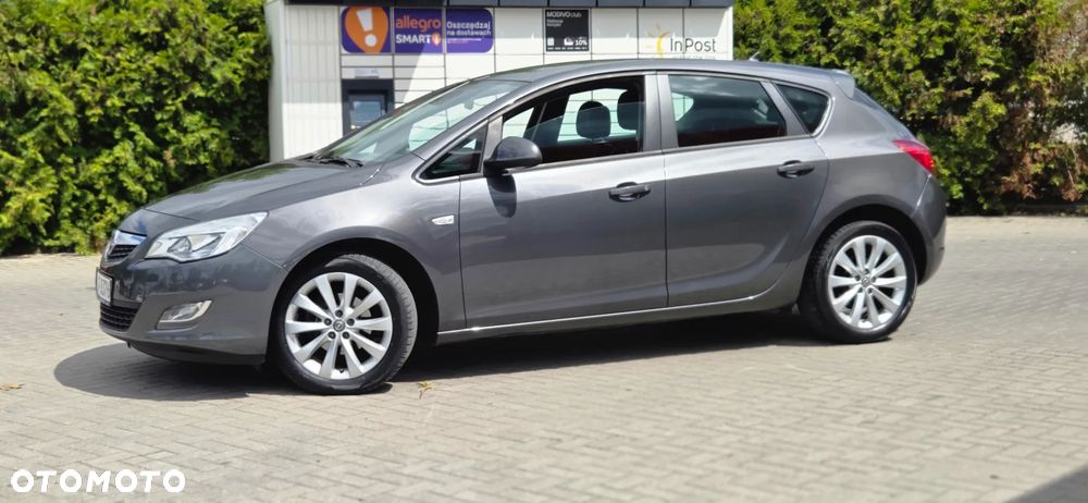 Opel Astra 1.4 Turbo 150 Jahre - 8