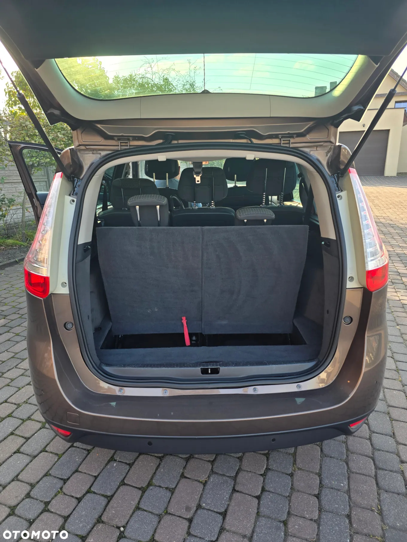 Renault Grand Scenic - 10