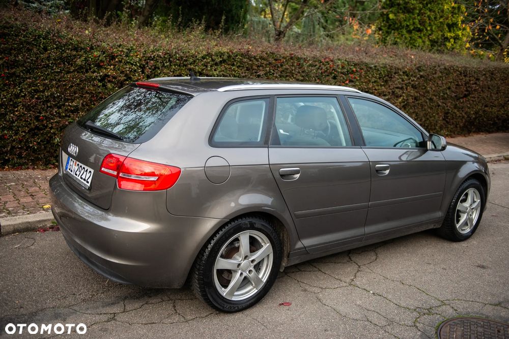 Audi A3 Sportback 1.6 TDI DPF Ambiente - 5